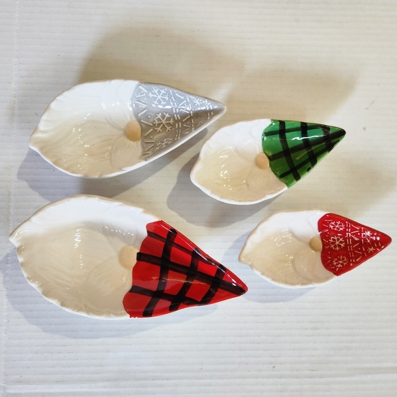 Christmas Gnome Measuring Cups Set of 4 Holiday Kitchen Decor Ceramic Baking Set - Picture 2 of 11